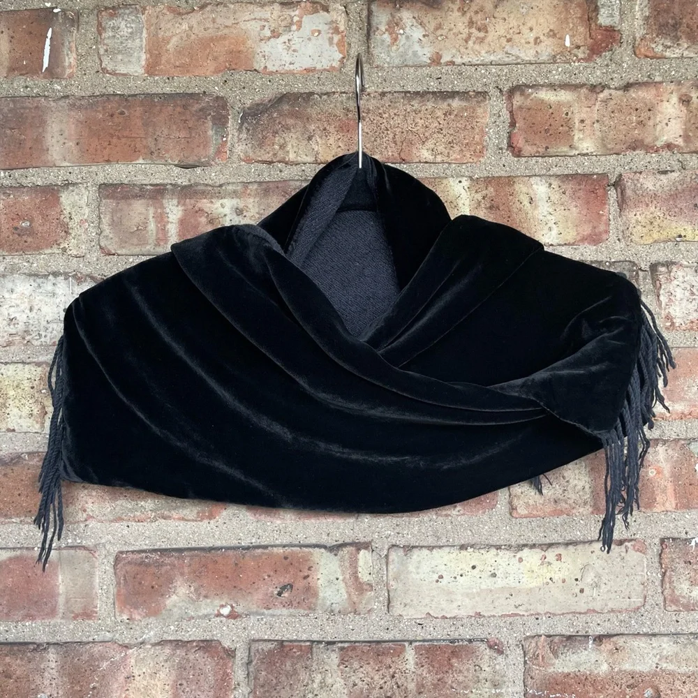 Kenneth Cole New York Silk and Cashmere Velvet Fringe Scarf🖤 - Picture 4 of 9